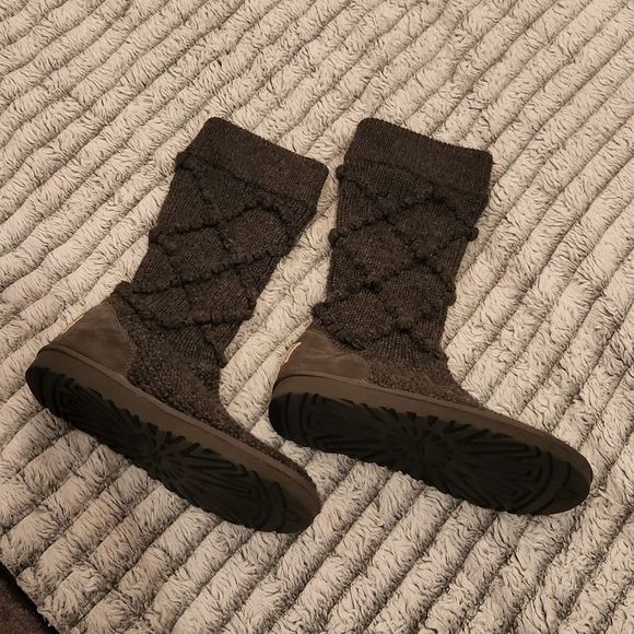 Dark gray knit UGG boots! Missing size tag, please see all measurements! - Picture 1 of 7